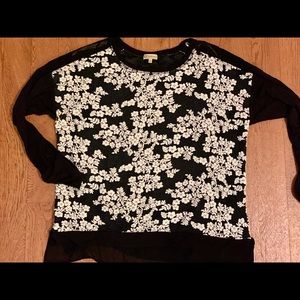 GUC XL blk with cream floral sweater